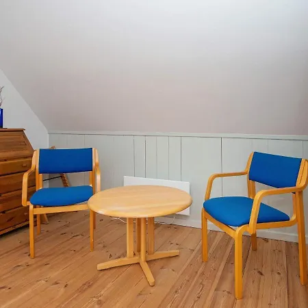 4 Person In Fan Daire *